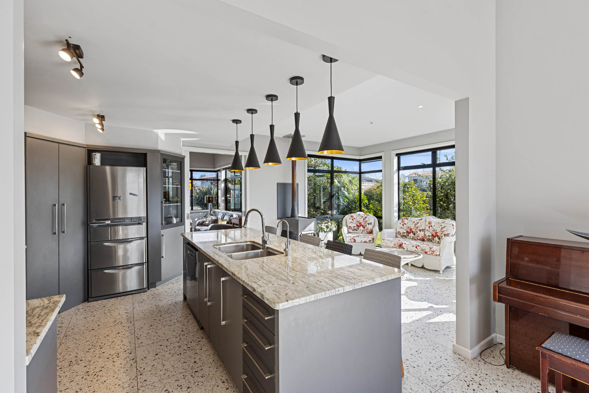 Contemporary Lakeside Retreat