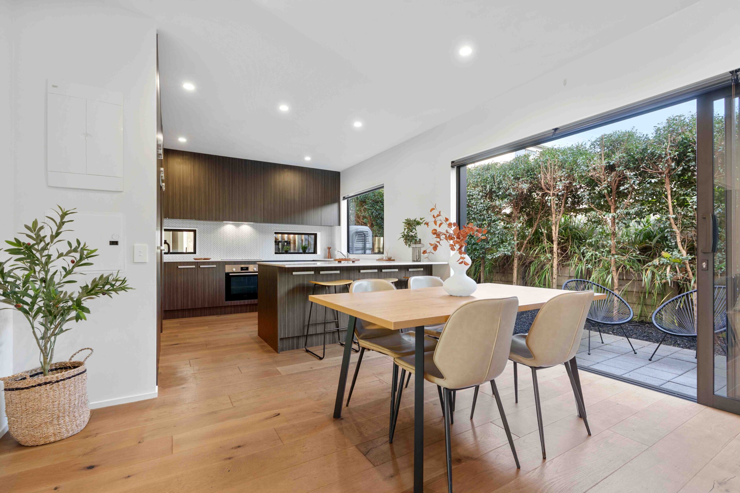 STYLISH TOWNHOUSE PERFECTION