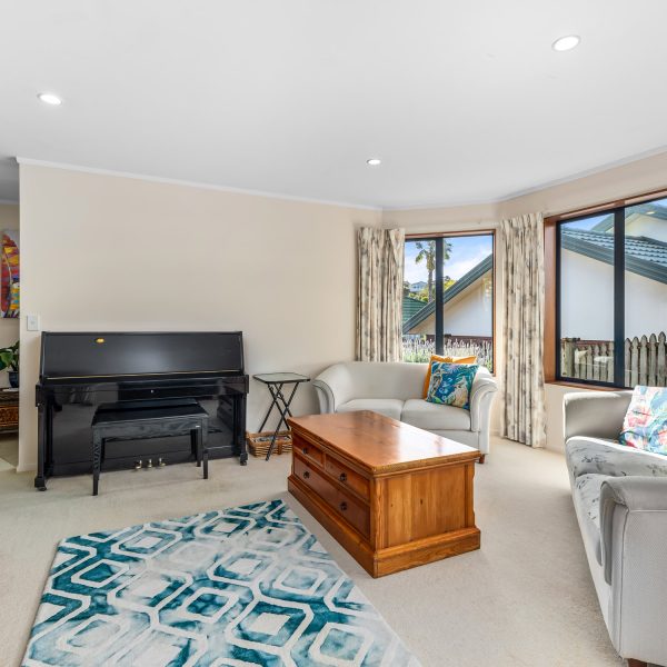 19 Angel Way, Stanmore Bay lounge