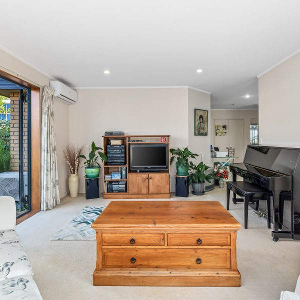 19 Angel Way, Stanmore Bay lounge view