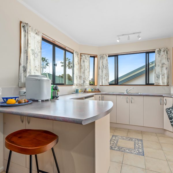 19 Angel Way, Stanmore Bay kitchen