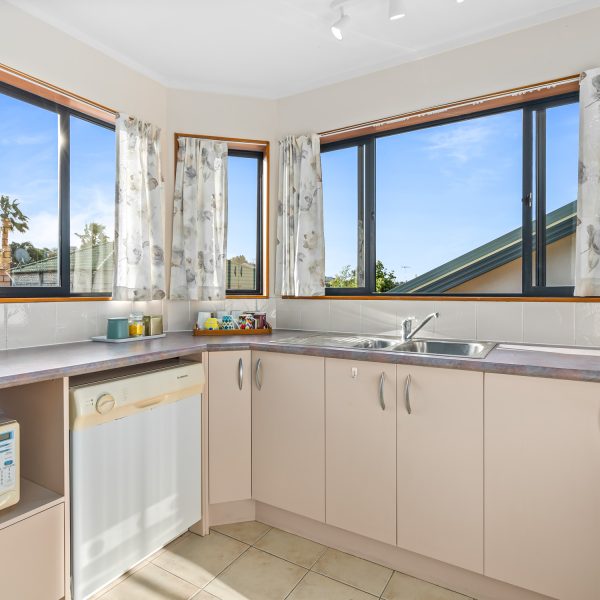 19 Angel Way, Stanmore Bay kitchen view