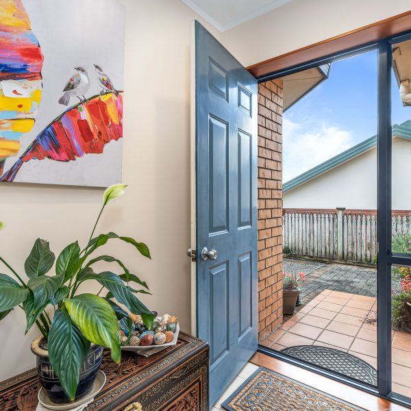 19 Angel Way, Stanmore Bay front door